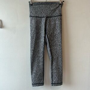 Lululemon Black/White Leggings 4
